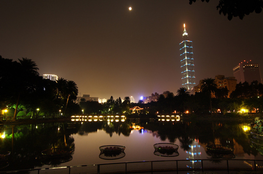 Large zhongshan park taipei